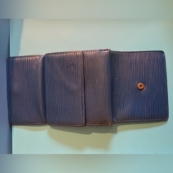 PRE💖LOVED Louis Vuitton tri-fold Epi Blue Wallet - Picture 11 of 13